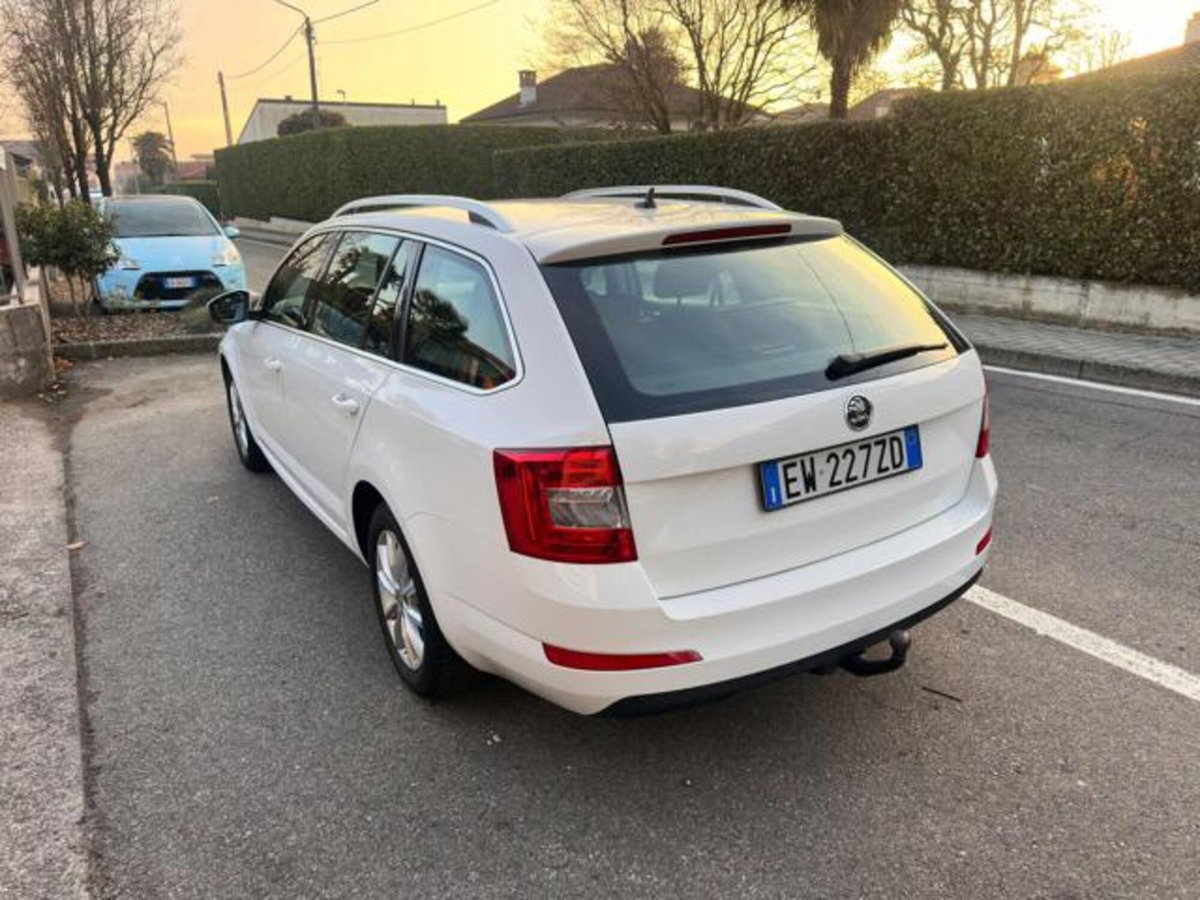 Skoda Octavia Station Wagon 1.6 TDI CR 105 CV Wagon Elegance (7)