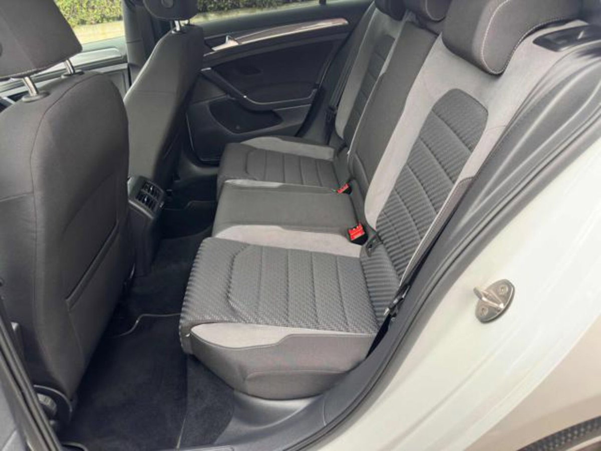 Volkswagen Golf 2.0 TDI 150 CV SCR R-Line (14)