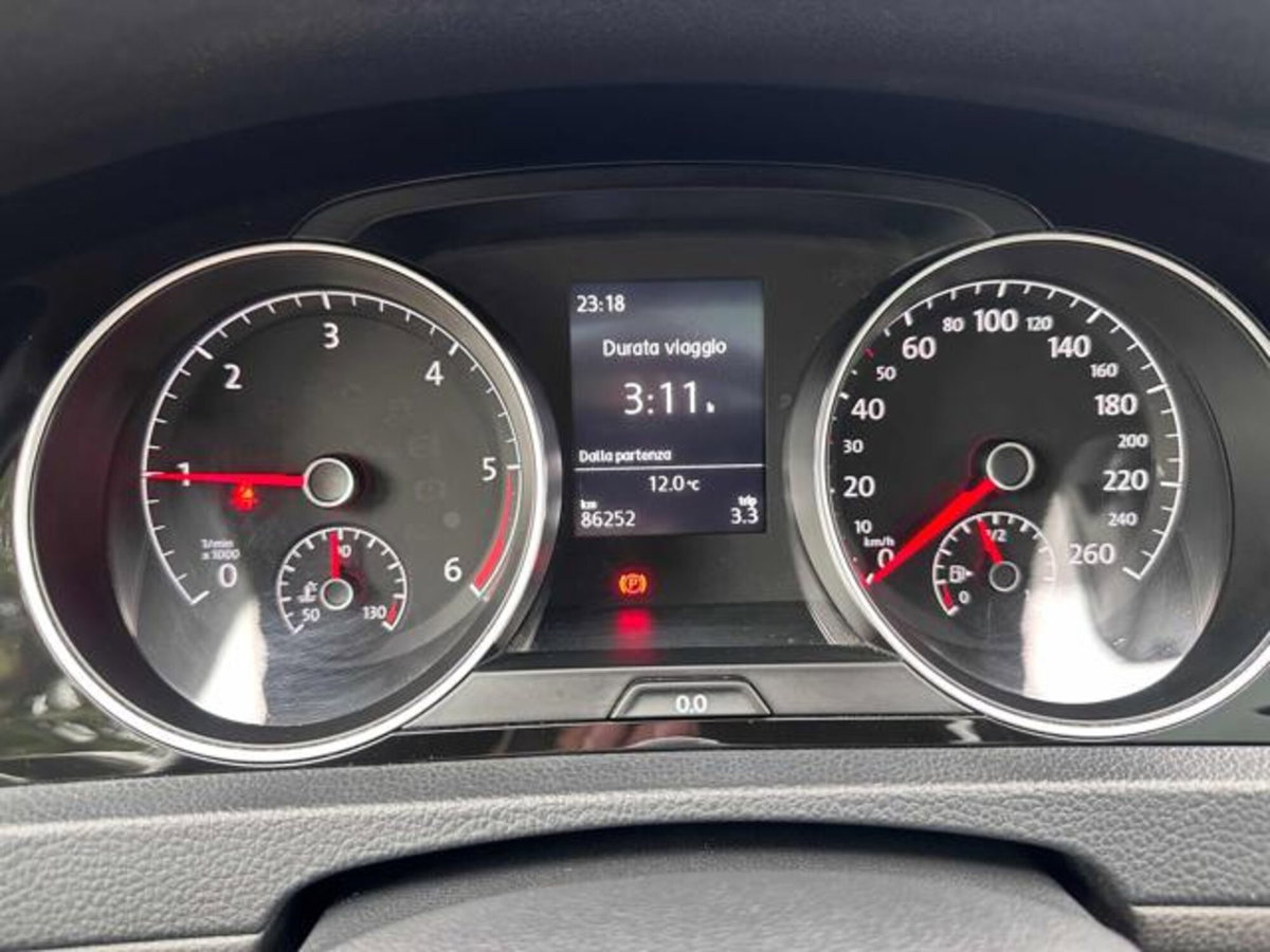 Volkswagen Golf 2.0 TDI 150 CV SCR R-Line (17)