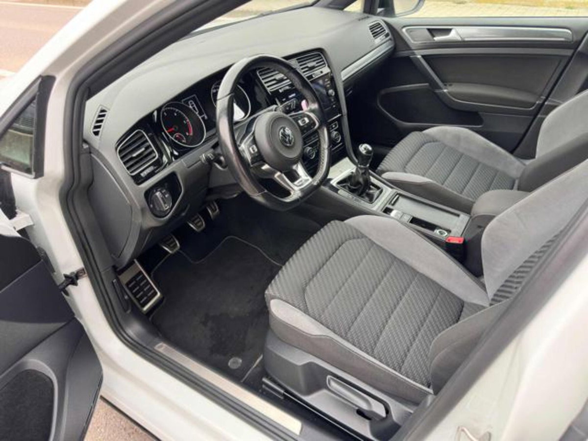 Volkswagen Golf 2.0 TDI 150 CV SCR R-Line (9)