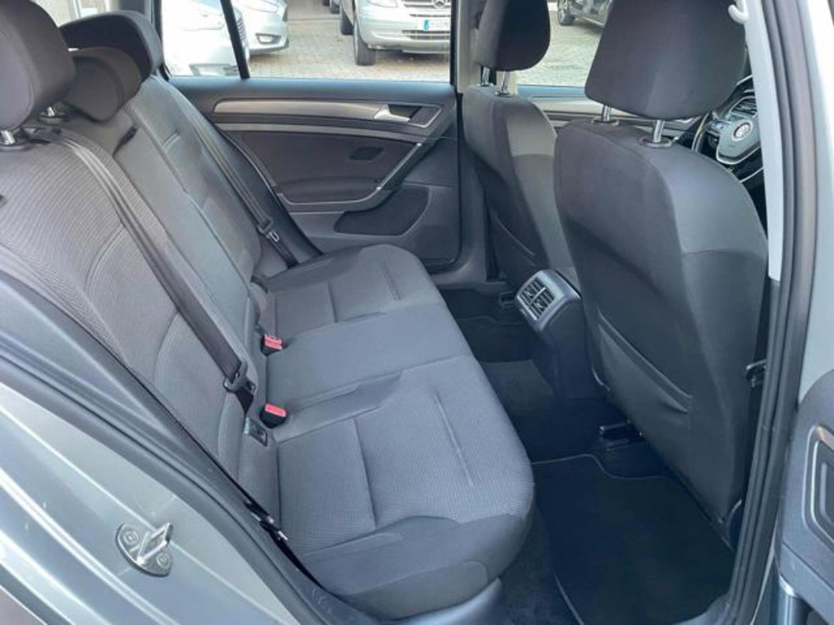 Volkswagen Golf Variant 1.6 TDI 115 CV DSG Executive BlueMotion Tech. (16)