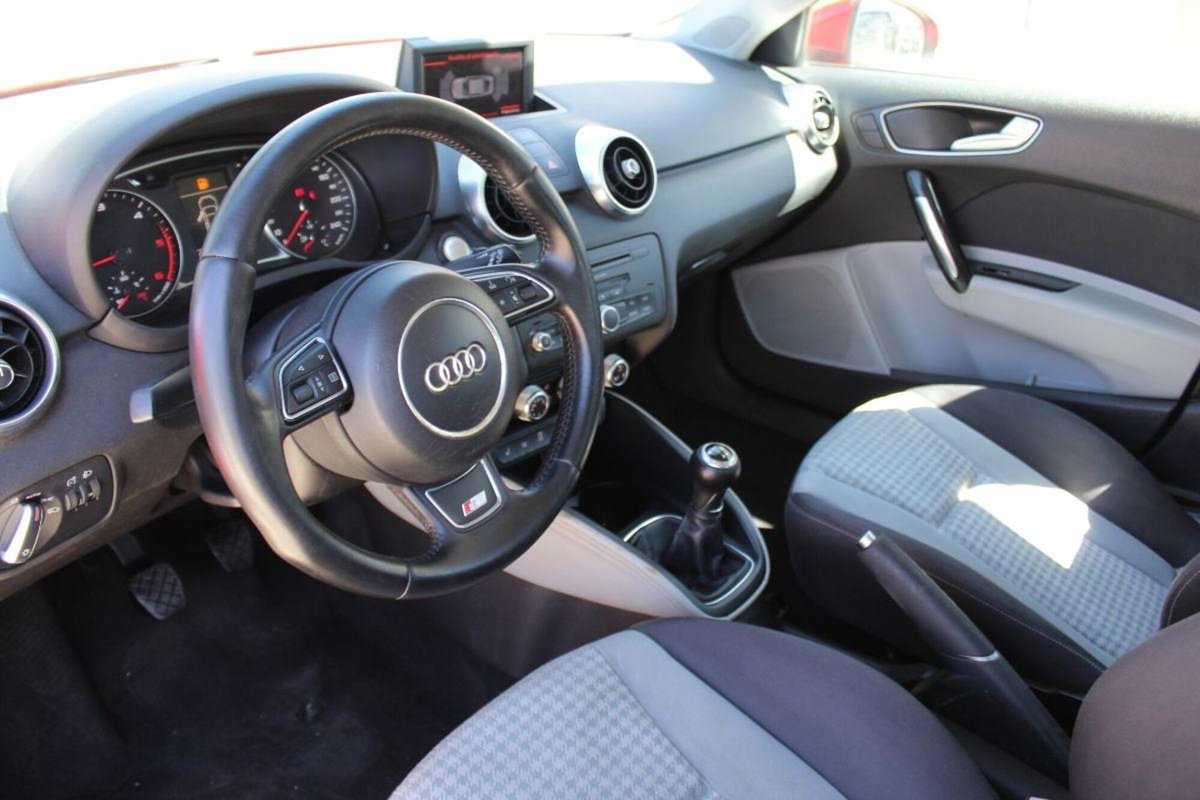 Audi A1 Sportback 1.6 TDI S tronic S line edition plus (11)