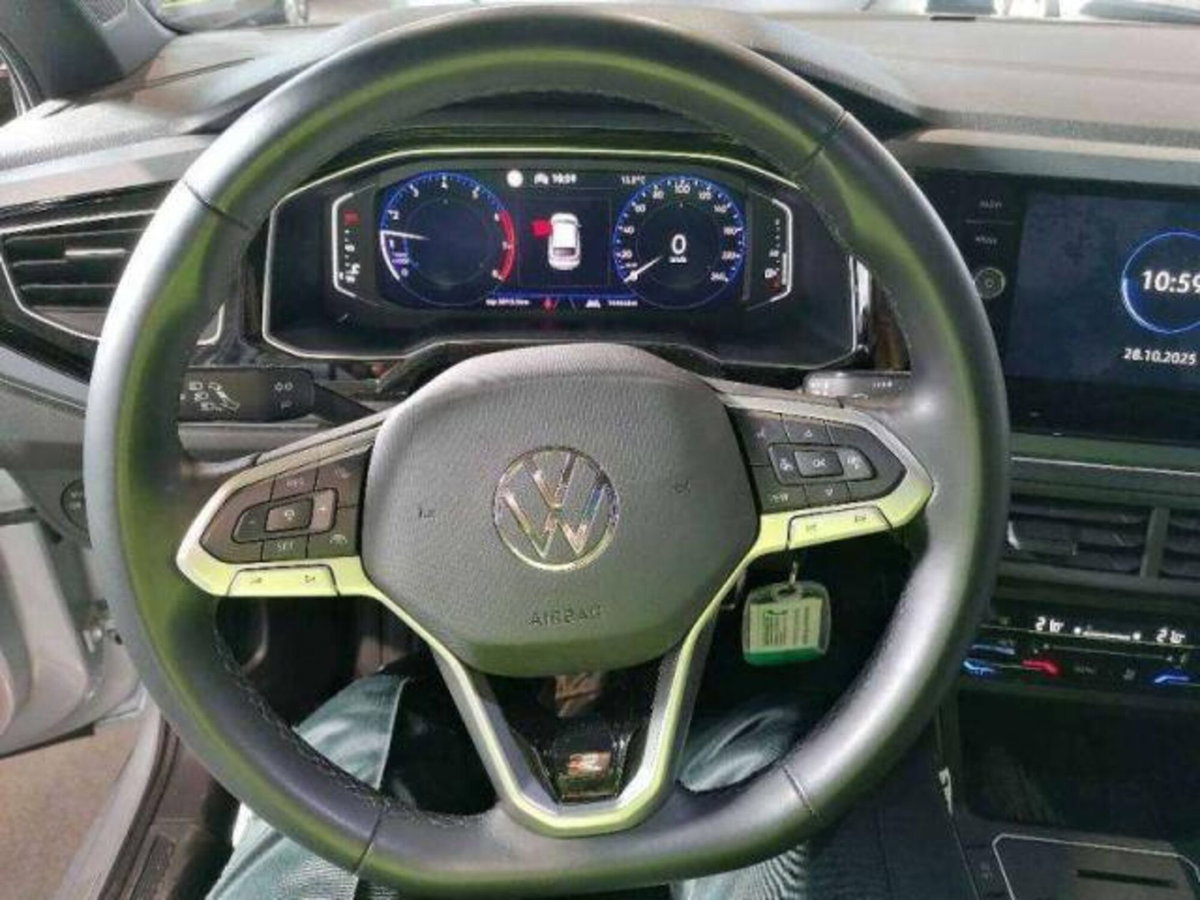 Volkswagen Taigo 1.0 tsi R-Line 115cv (8)