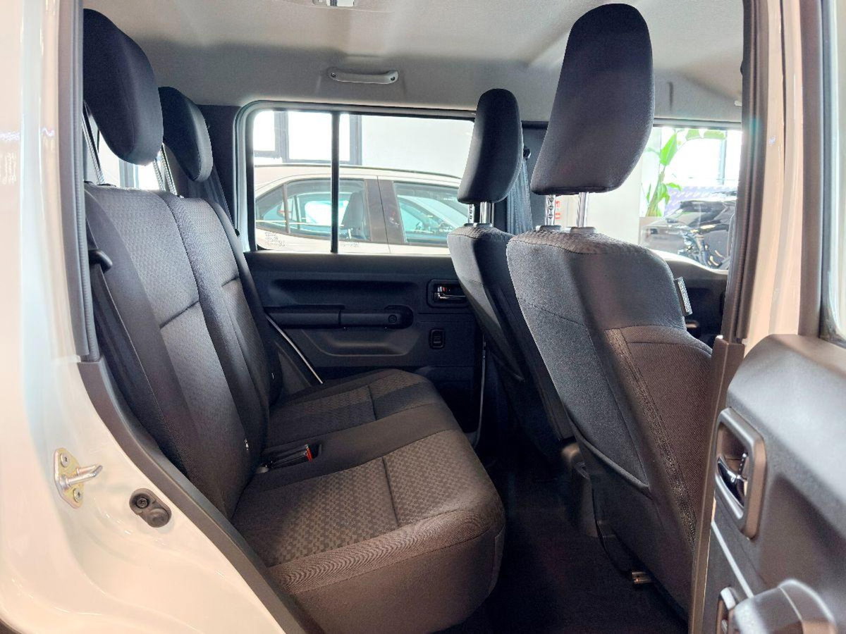 Suzuki Jimny 1.5 5MT Top (11)