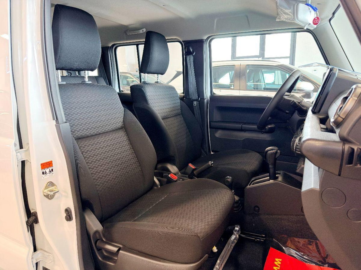Suzuki Jimny 1.5 5MT Top (12)