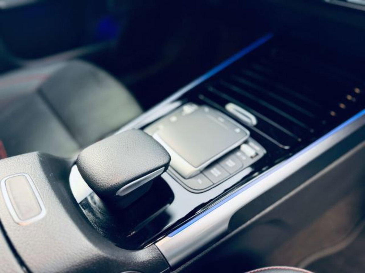 Mercedes-Benz GLB 200 d AMG Line Premium auto (12)