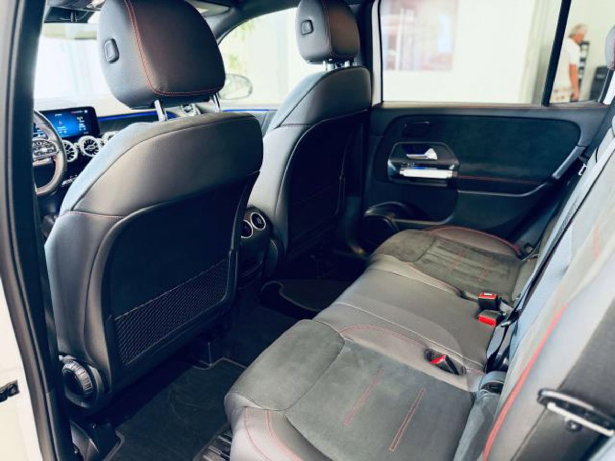 Mercedes-Benz GLB 200 d AMG Line Premium auto (9)