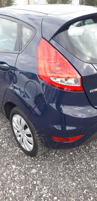 Ford Fiesta 1.4 TDCi 5p. Ambiente (17)