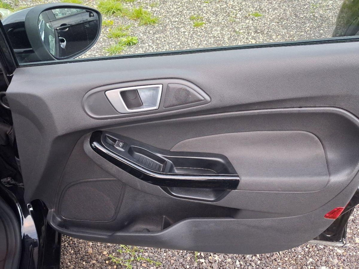 Ford Fiesta 900 (14)
