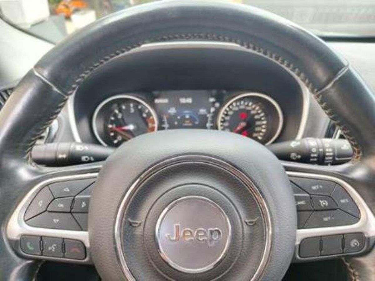 Jeep Compass 2.0 Multijet II aut. 4WD Opening Edition (6)