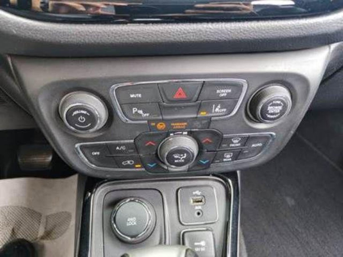 Jeep Compass 2.0 Multijet II aut. 4WD Opening Edition (7)