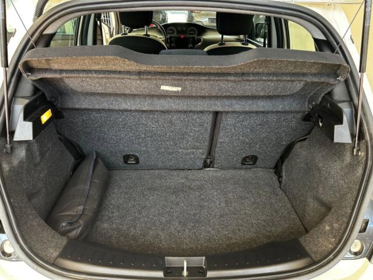 Lancia Ypsilon 1.2 69 CV 5 porte Silver (14)