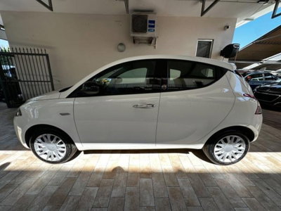 Lancia Ypsilon 1.2 69 CV 5 porte Silver (2)
