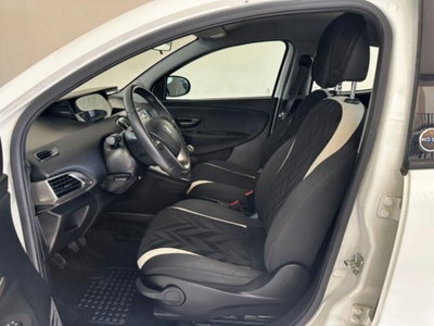 Lancia Ypsilon 1.2 69 CV 5 porte Silver (9)