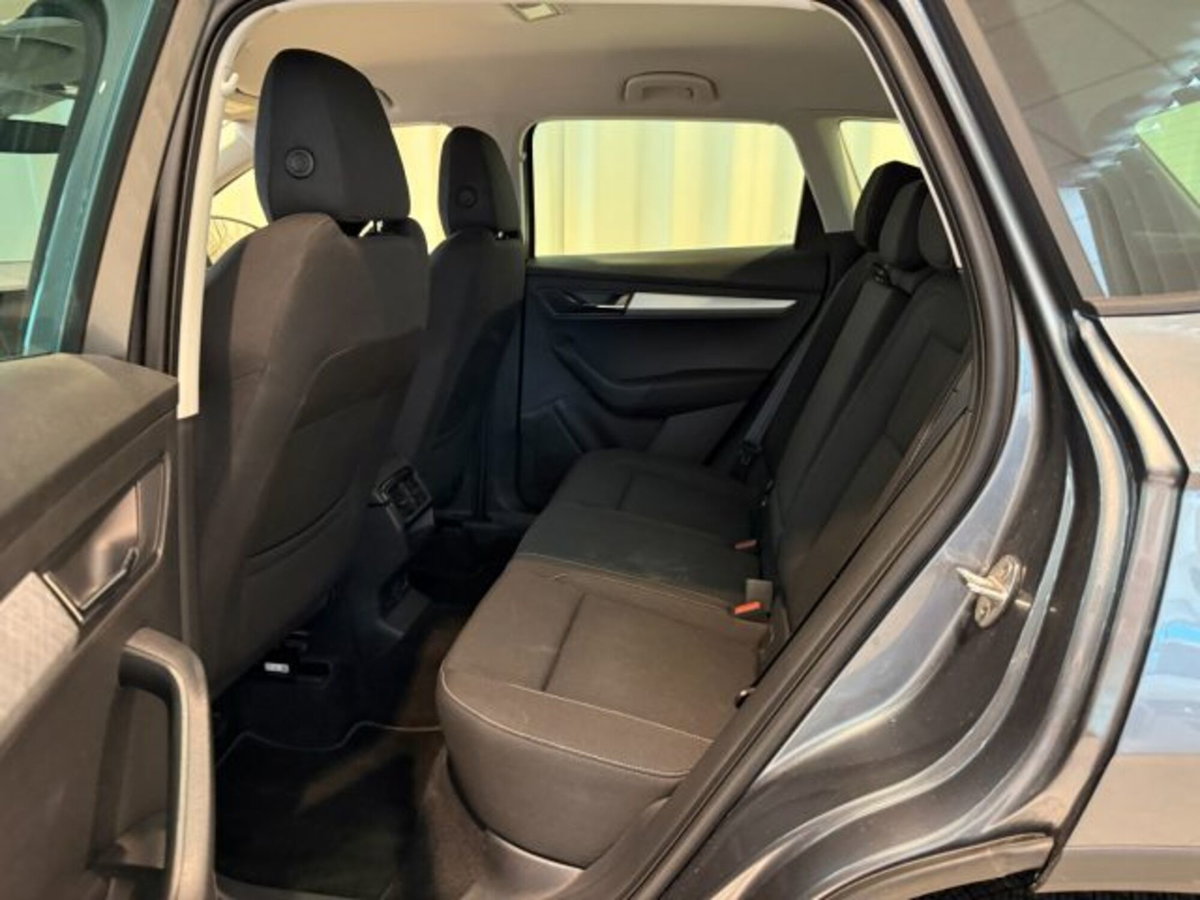 Skoda Karoq 2.0 tdi Selection 4x4 150cv dsg (5)