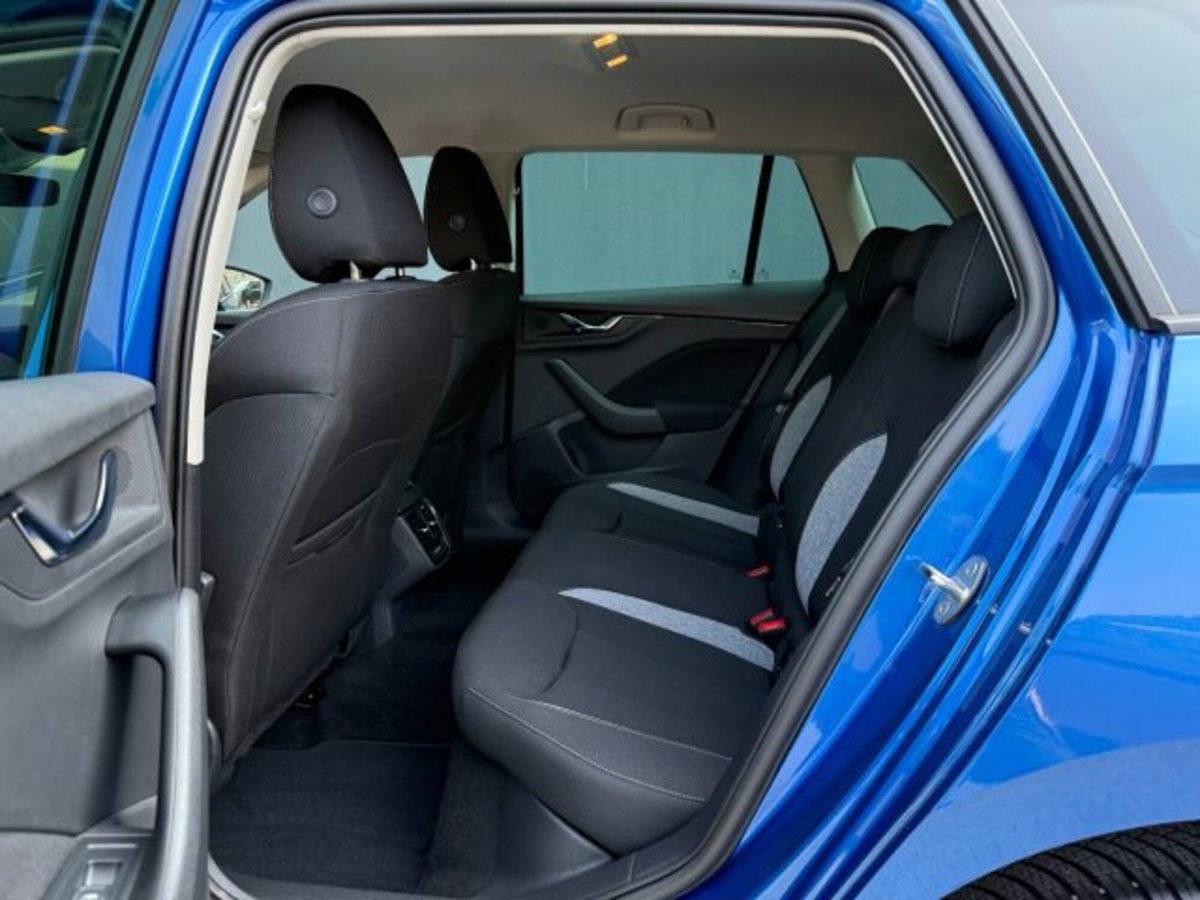 Skoda Kamiq 1.5 tsi 130 Edition 150cv dsg (4)