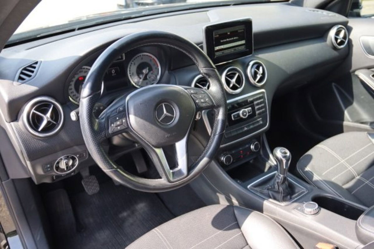 Mercedes-Benz Classe A 180 CDI Dark Night Edition (11)