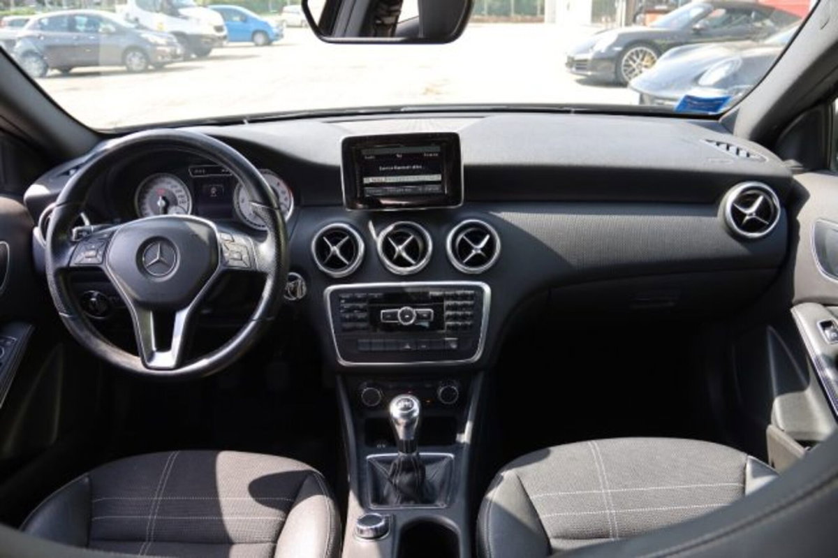 Mercedes-Benz Classe A 180 CDI Dark Night Edition (13)