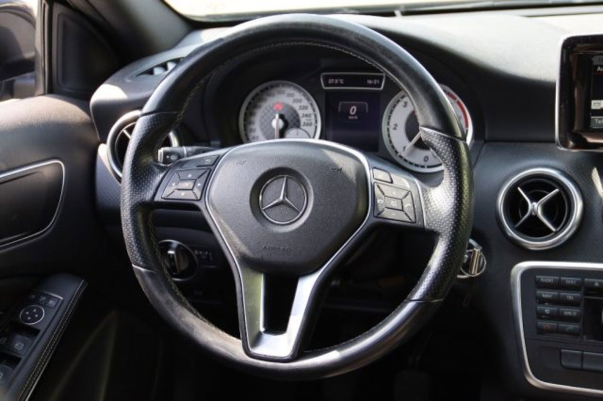 Mercedes-Benz Classe A 180 CDI Dark Night Edition (15)