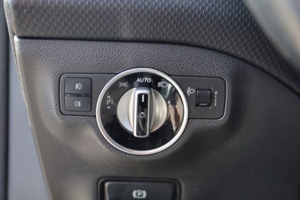 Mercedes-Benz Classe A 180 CDI Dark Night Edition (19)