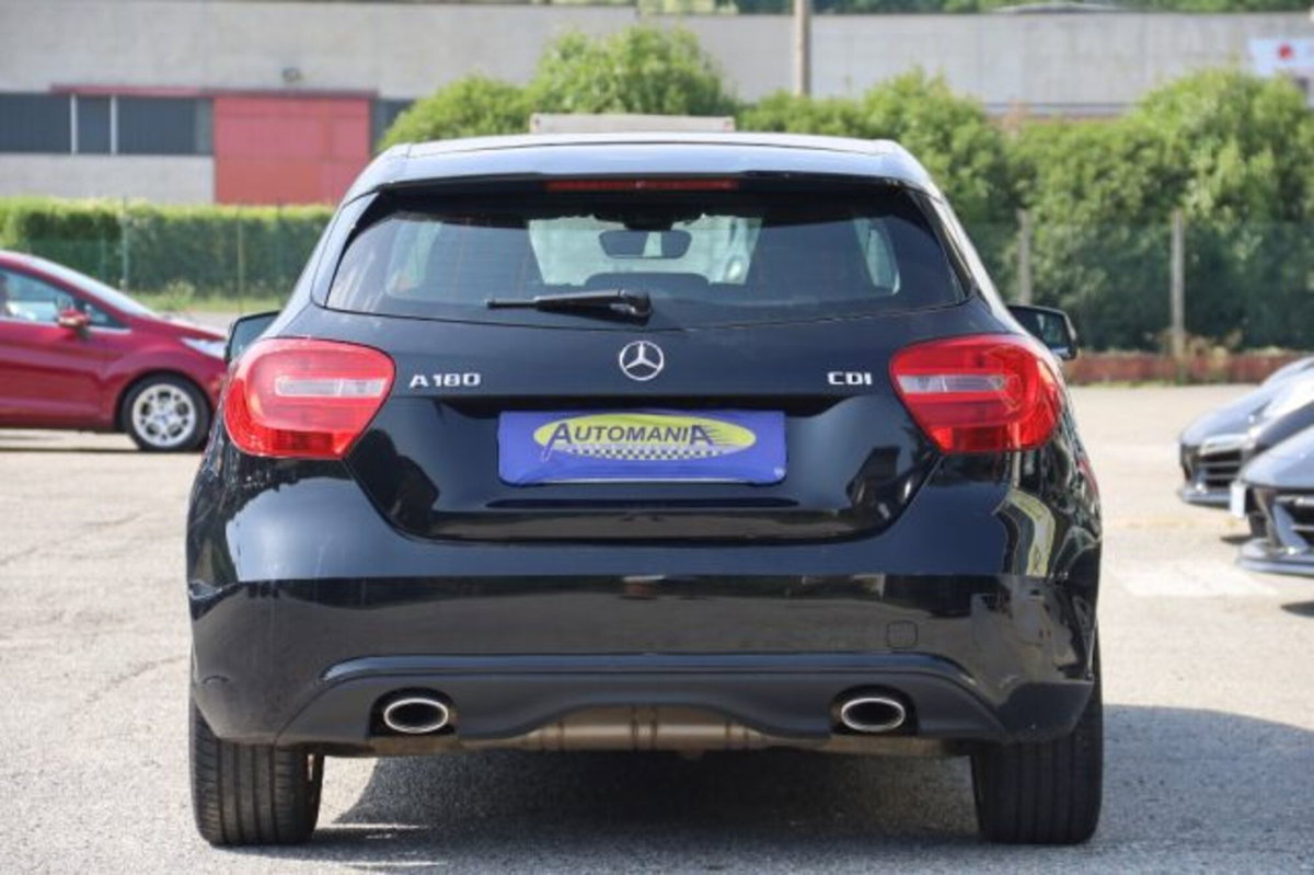 Mercedes-Benz Classe A 180 CDI Dark Night Edition (8)