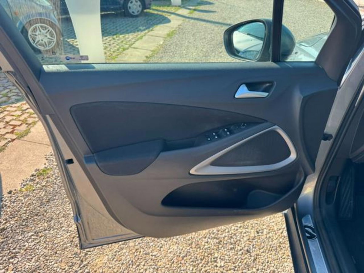 Opel Crossland X 1.6 ECOTEC D 8V Start&Stop Ultimate (8)