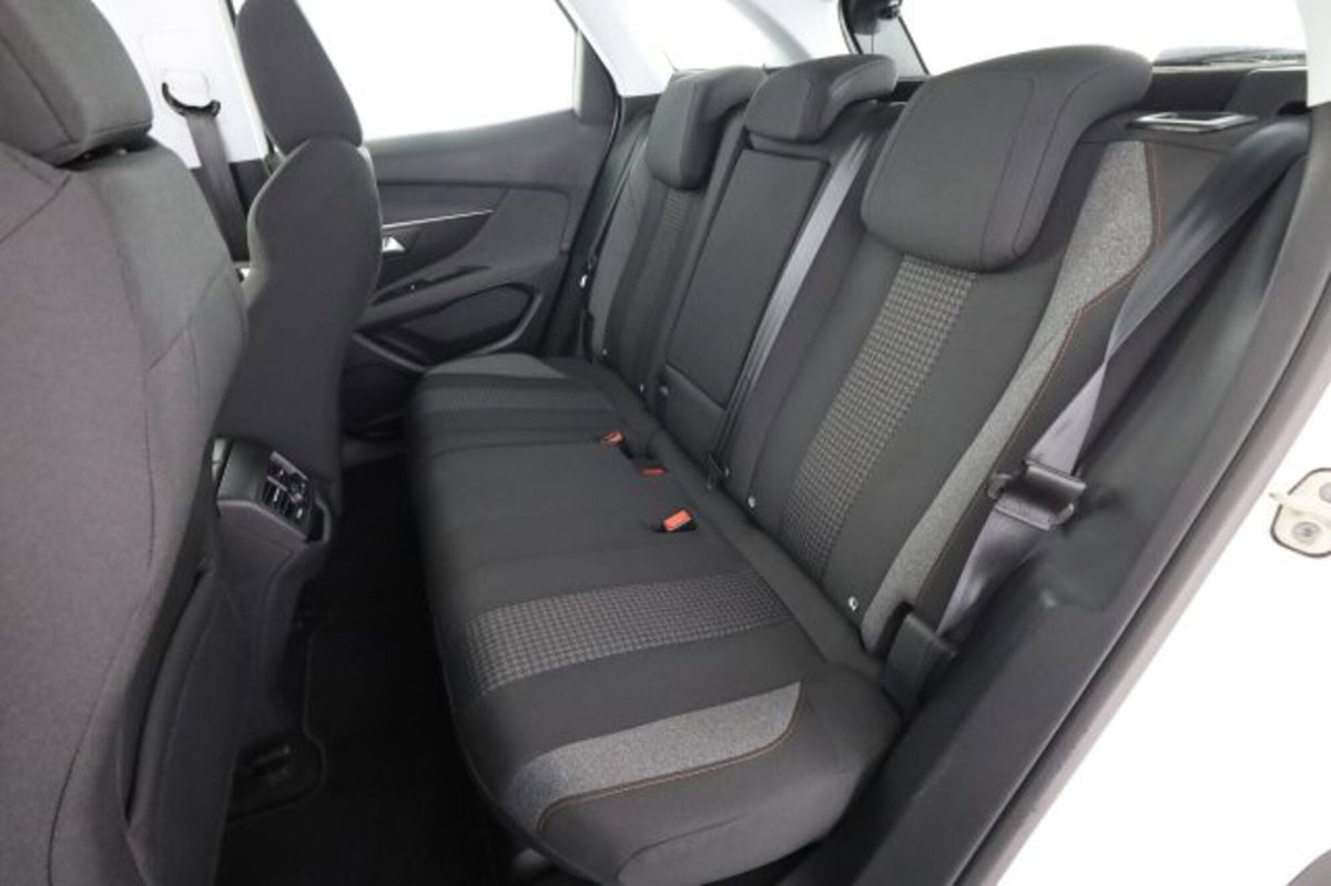 Peugeot 3008 BlueHDi 130 S&S Active (3)