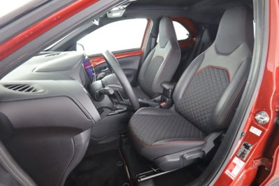 Toyota Aygo X 1.0 Lounge Air 72cv s-cvt (2)