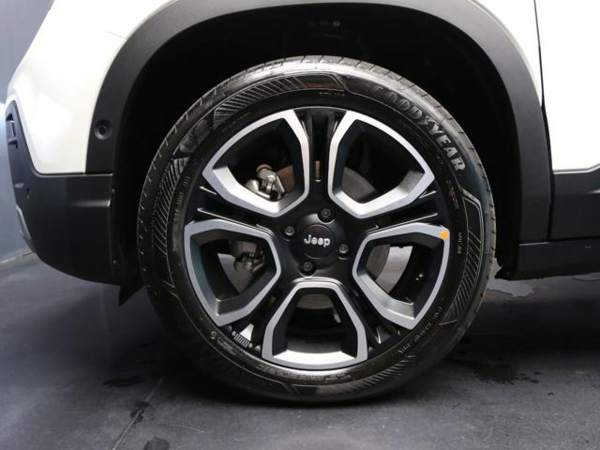 Jeep Avenger 1.2 turbo e-hybrid mhev Summit fwd 110cv edct6 (5)