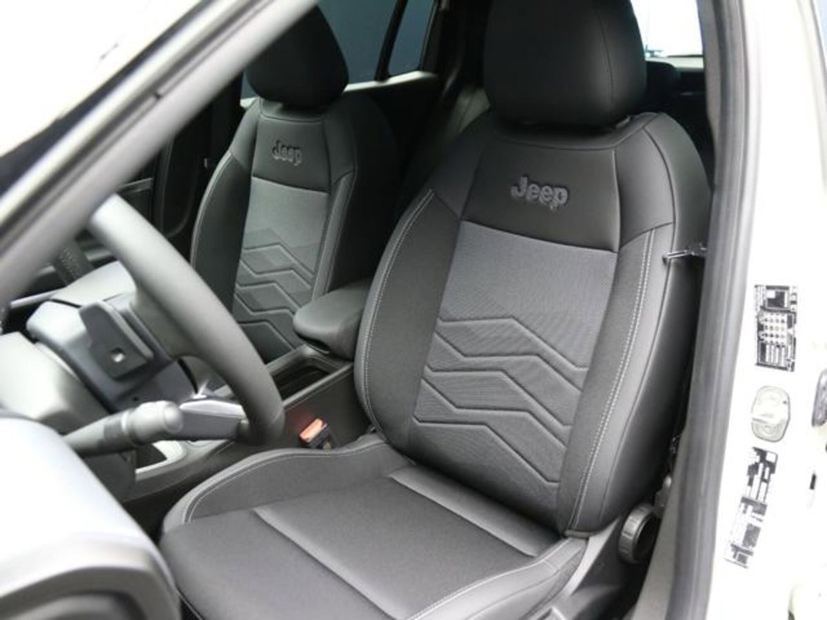 Jeep Avenger 1.2 turbo e-hybrid mhev Summit fwd 110cv edct6 (9)