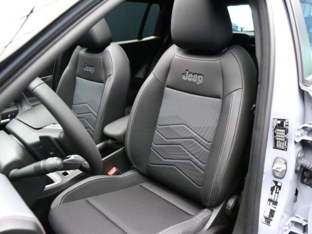 Jeep Avenger 1.2 turbo e-hybrid mhev Summit fwd 110cv edct6 (10)