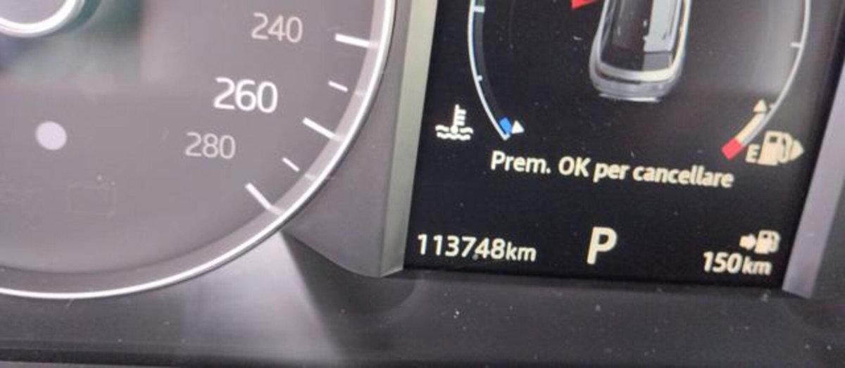 Land Rover Range Rover Velar 2.0D I4 180 CV (10)