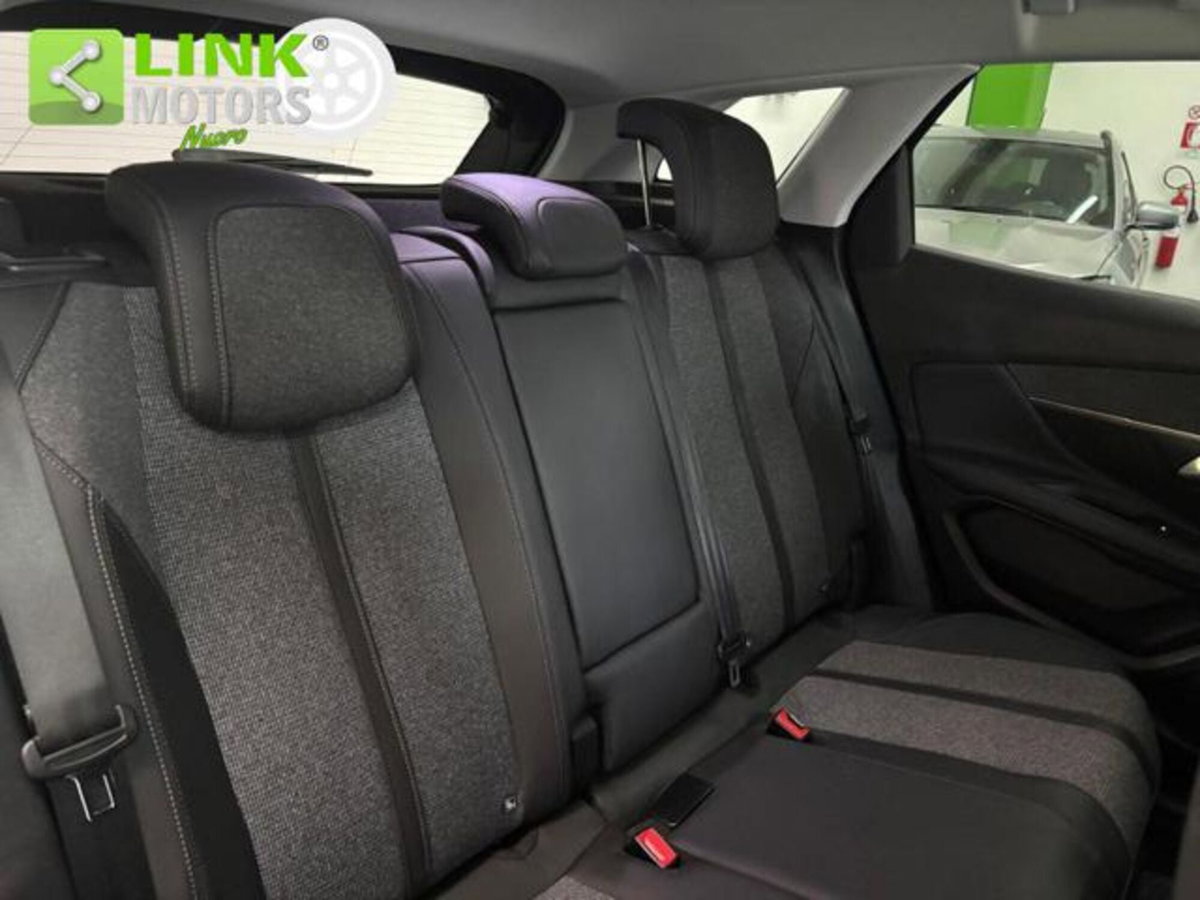 Peugeot 3008 BlueHDi 130 S&S Allure (13)