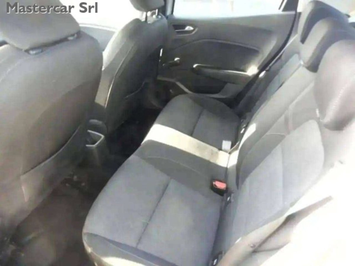 Renault Clio 1.0 tce Techno 90cv (7)