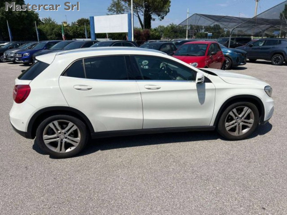 Mercedes-Benz GLA SUV 220 CDI Automatic 4Matic Sport (6)