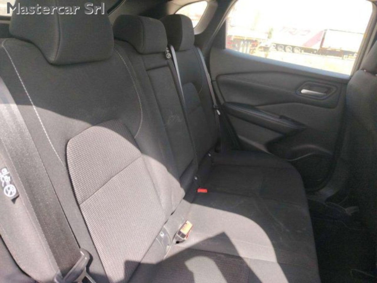 Nissan Qashqai 1.3 mhev Acenta 2wd 140cv (7)