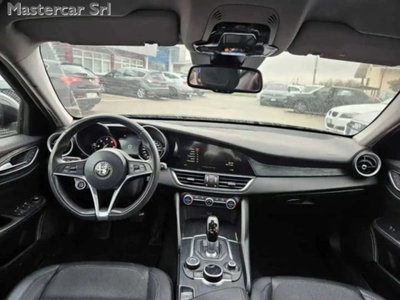 Alfa Romeo Giulia 2.2 Turbodiesel 180 CV AT8 AWD Q4 Super (10)