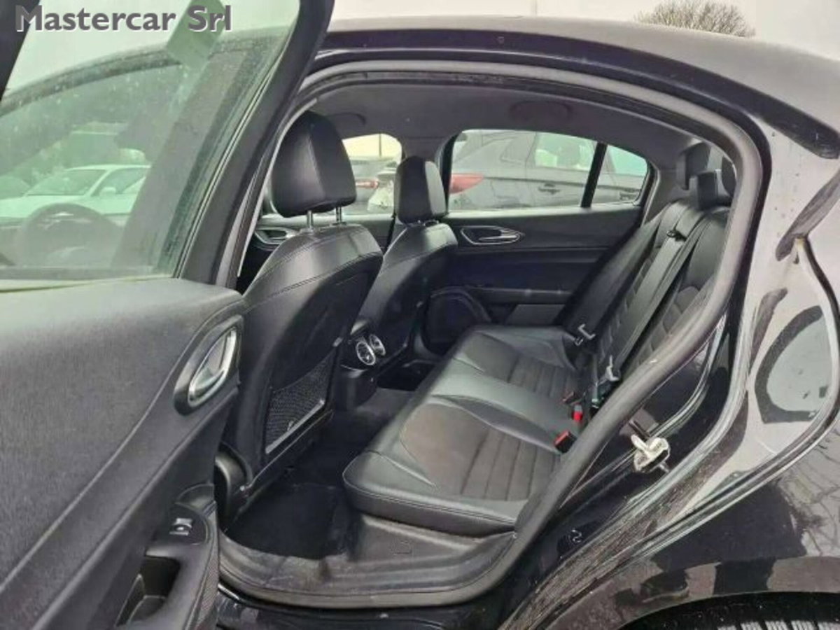 Alfa Romeo Giulia 2.2 Turbodiesel 180 CV AT8 AWD Q4 Super (11)