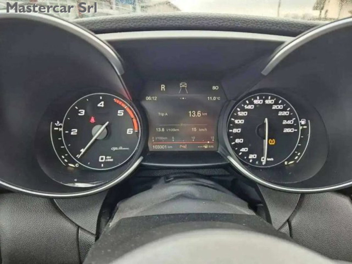 Alfa Romeo Giulia 2.2 Turbodiesel 180 CV AT8 AWD Q4 Super (12)