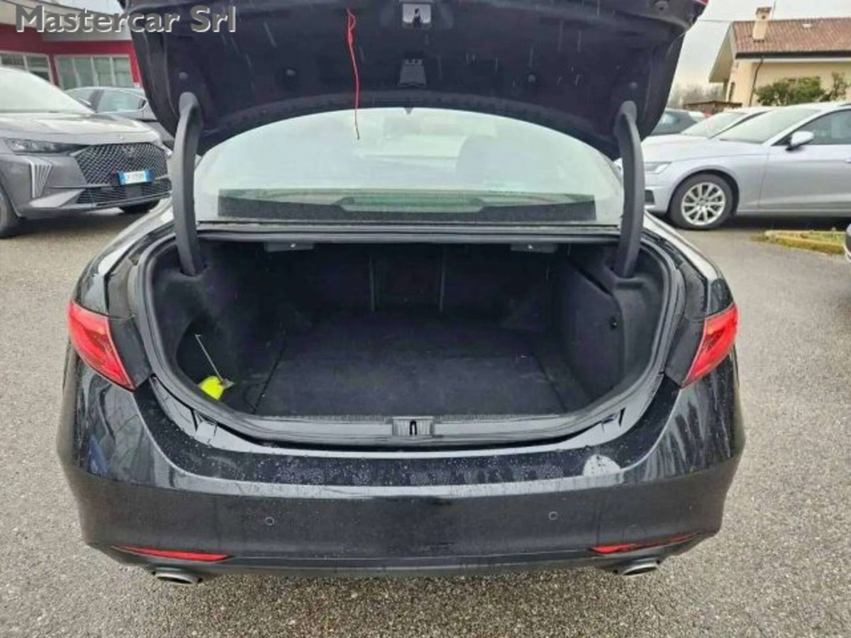 Alfa Romeo Giulia 2.2 Turbodiesel 180 CV AT8 AWD Q4 Super (15)