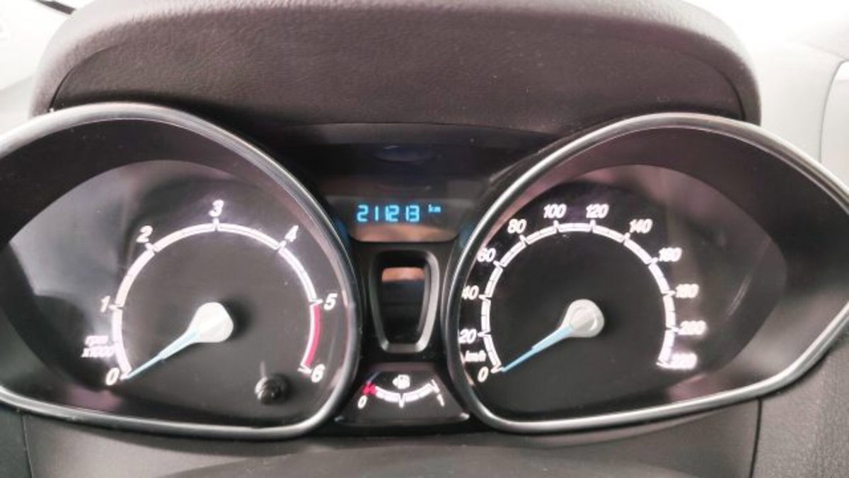Ford Tourneo Courier 1.5 TDCI 75 CV Titanium (10)