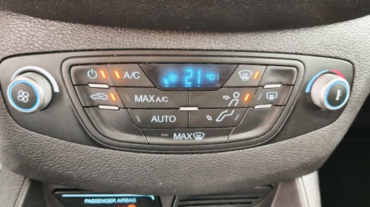 Ford Tourneo Courier 1.5 TDCI 75 CV Titanium (12)