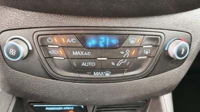 Ford Tourneo Courier 1.5 TDCI 75 CV Titanium (12)