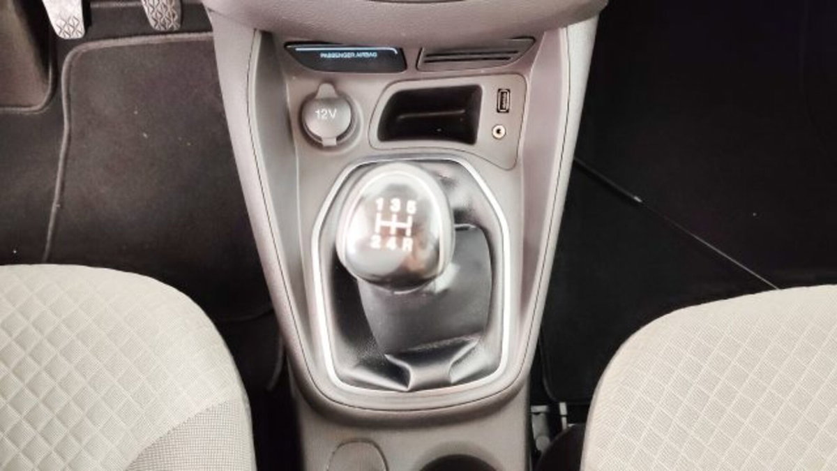 Ford Tourneo Courier 1.5 TDCI 75 CV Titanium (13)