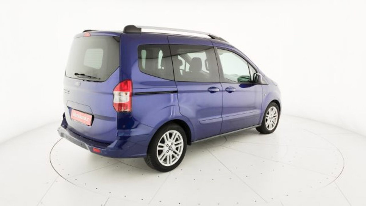 Ford Tourneo Courier 1.5 TDCI 75 CV Titanium (18)