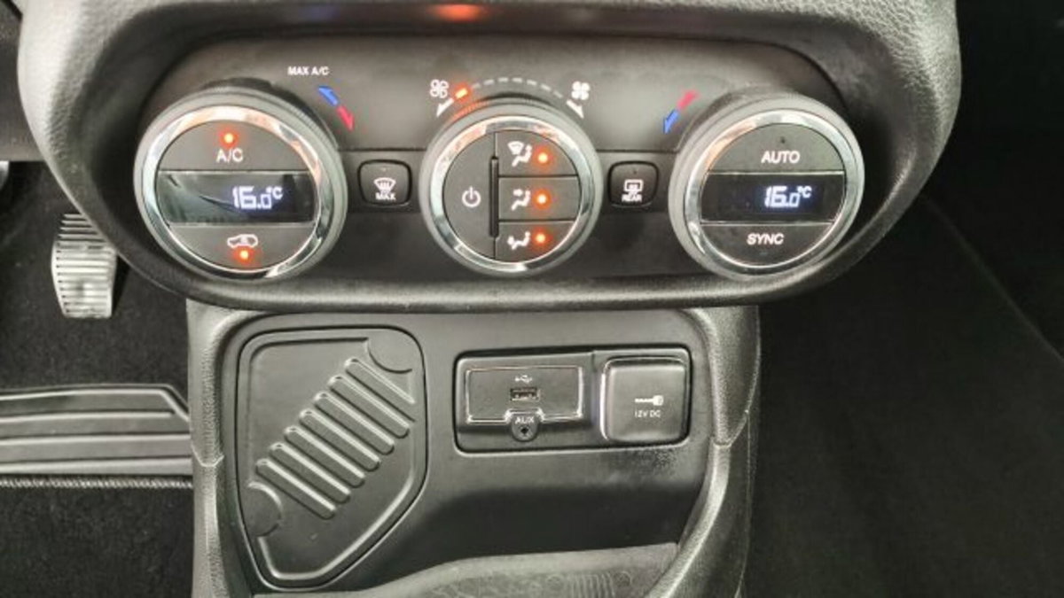 Jeep Renegade 1.6 Mjt 120 CV Limited (12)