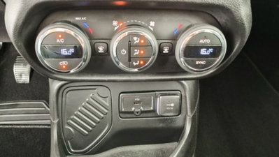 Jeep Renegade 1.6 Mjt 120 CV Limited (12)