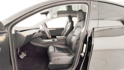 Tesla Model Y Long Range awd (13)