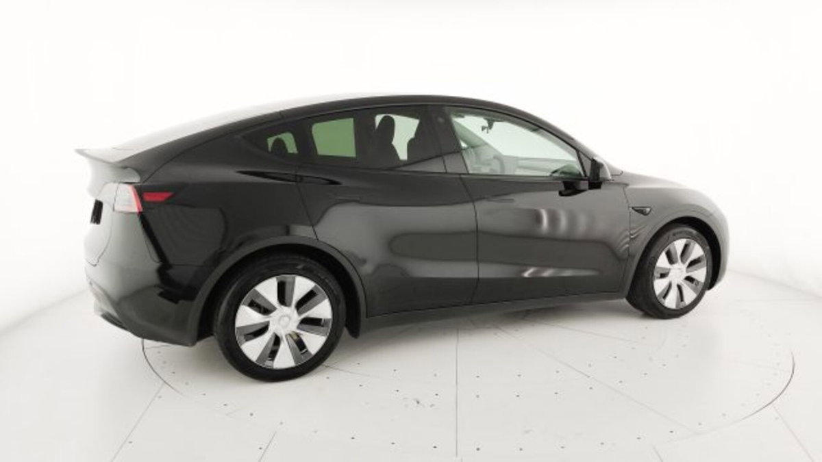 Tesla Model Y Long Range awd (17)