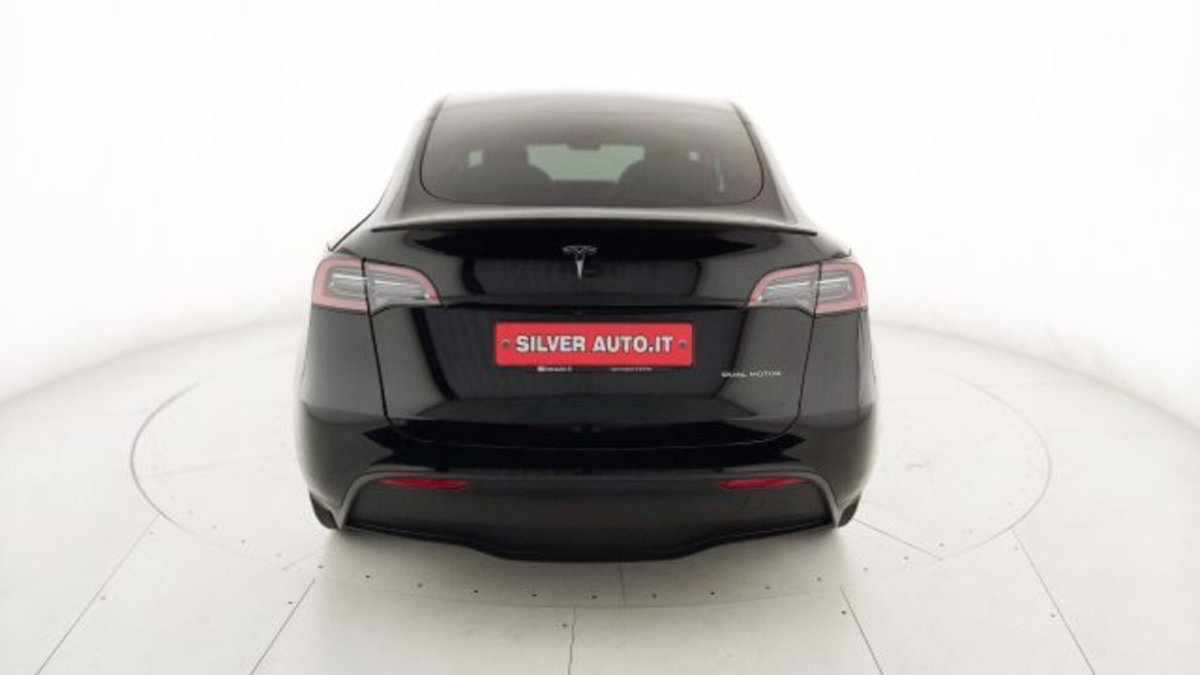 Tesla Model Y Long Range awd (6)